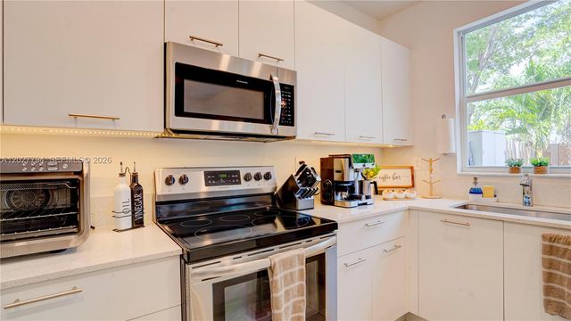 12453 NW 23rd Ct, Miami, FL 33167