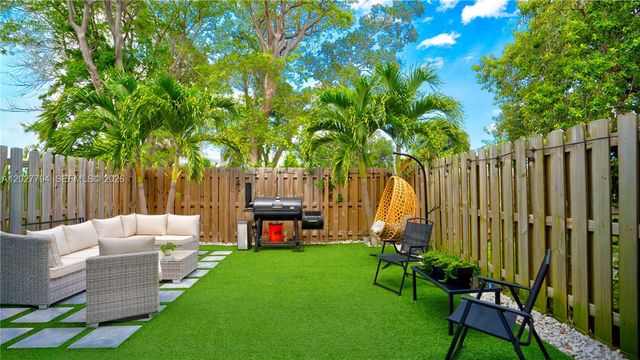 12453 NW 23rd Ct, Miami, FL 33167