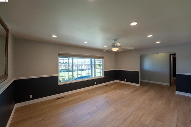 147 Loren Ln, Oakley, CA 94561