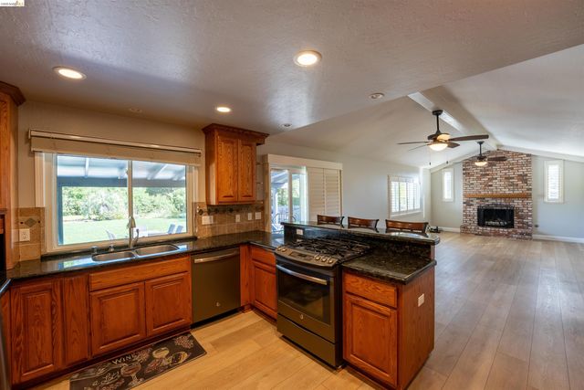 147 Loren Ln, Oakley, CA 94561
