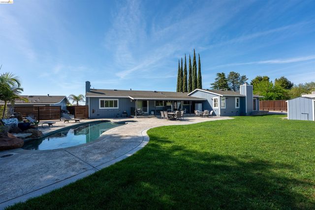 147 Loren Ln, Oakley, CA 94561