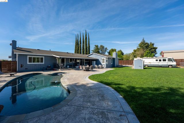 147 Loren Ln, Oakley, CA 94561