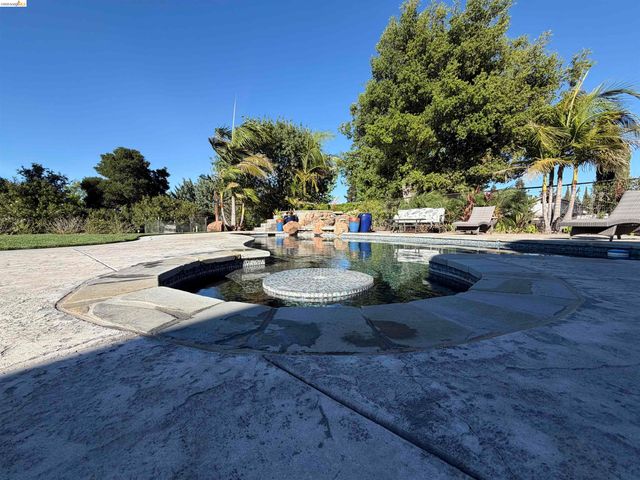 147 Loren Ln, Oakley, CA 94561