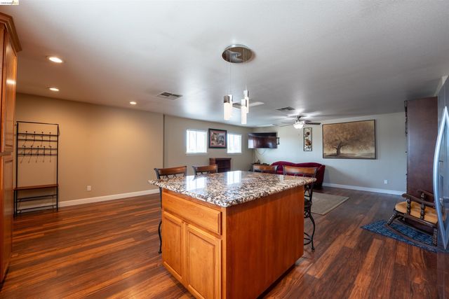 147 Loren Ln, Oakley, CA 94561