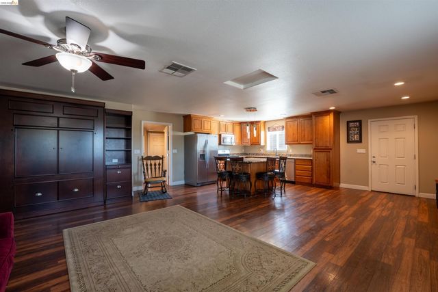 147 Loren Ln, Oakley, CA 94561