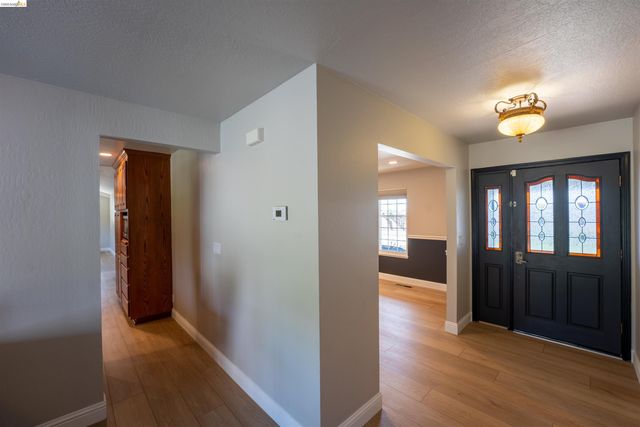 147 Loren Ln, Oakley, CA 94561