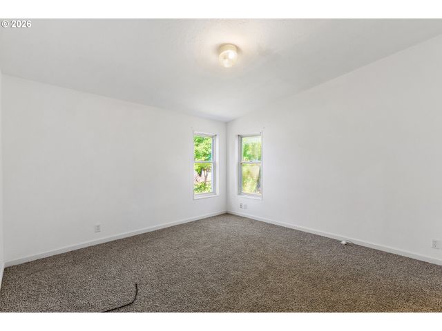 655 VILLAGE Dr, Molalla, OR 97038