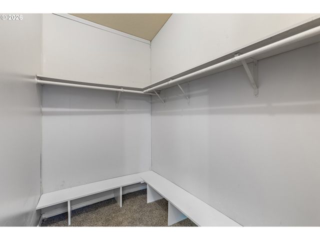 655 VILLAGE Dr, Molalla, OR 97038