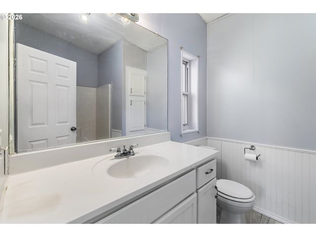 655 VILLAGE Dr, Molalla, OR 97038