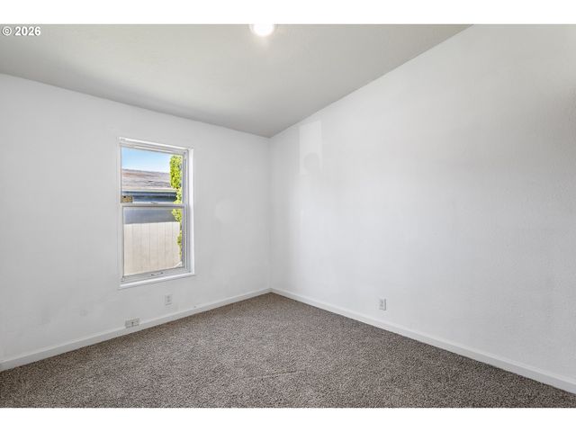 655 VILLAGE Dr, Molalla, OR 97038