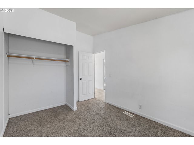 655 VILLAGE Dr, Molalla, OR 97038