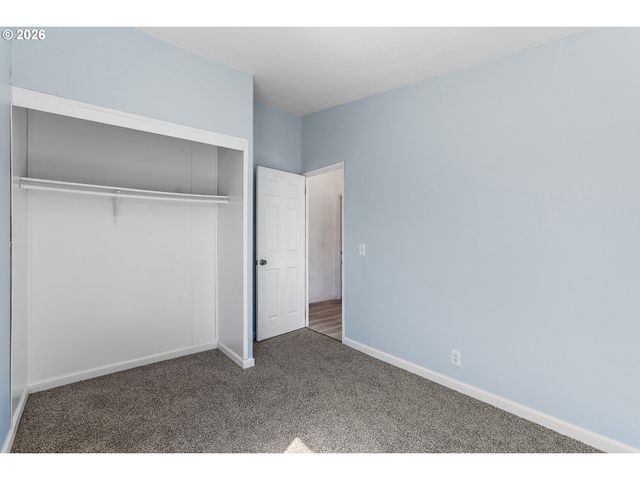 655 VILLAGE Dr, Molalla, OR 97038