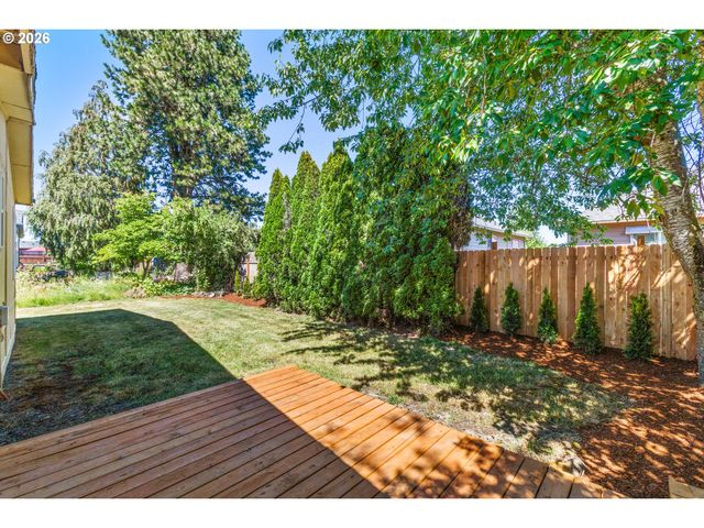 655 VILLAGE Dr, Molalla, OR 97038