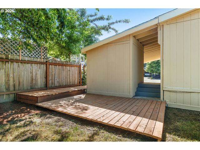 655 VILLAGE Dr, Molalla, OR 97038