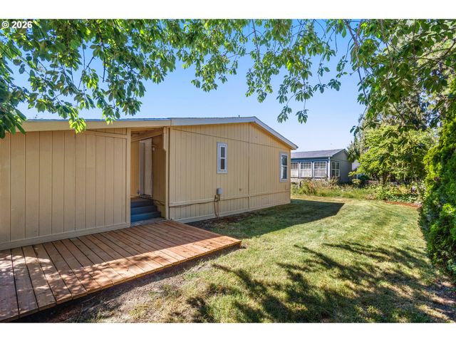 655 VILLAGE Dr, Molalla, OR 97038