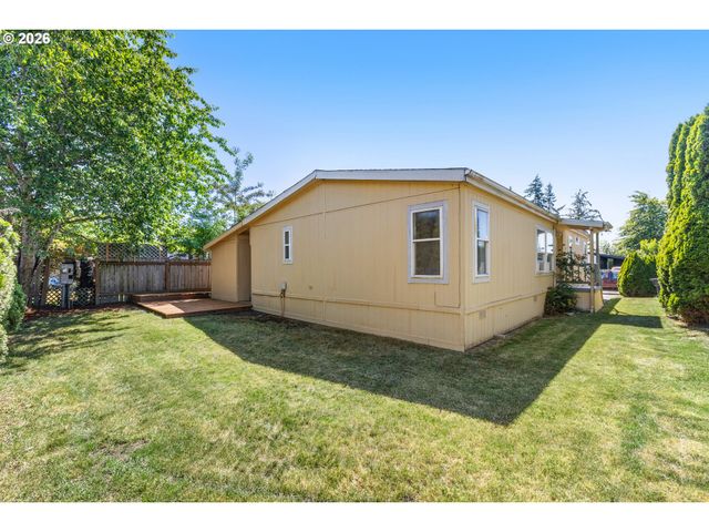 655 VILLAGE Dr, Molalla, OR 97038