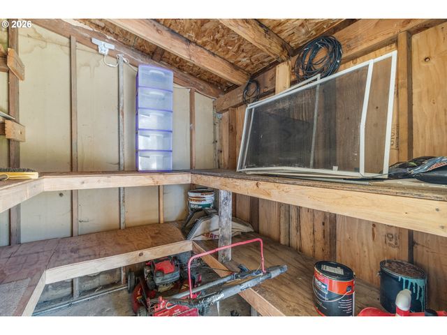 655 VILLAGE Dr, Molalla, OR 97038