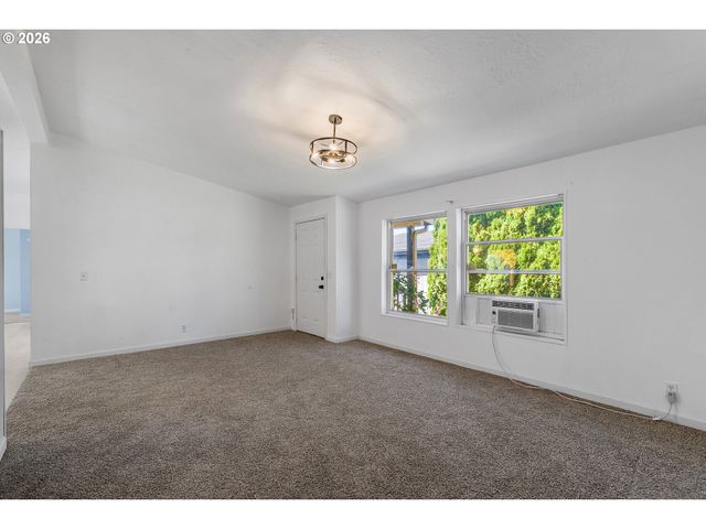 655 VILLAGE Dr, Molalla, OR 97038