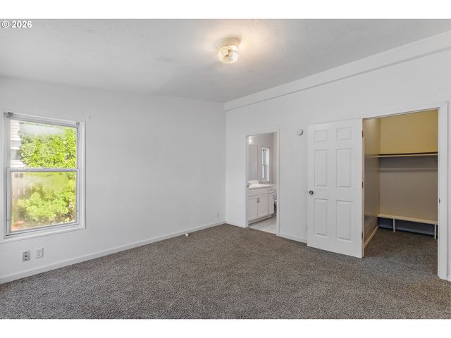 655 VILLAGE Dr, Molalla, OR 97038