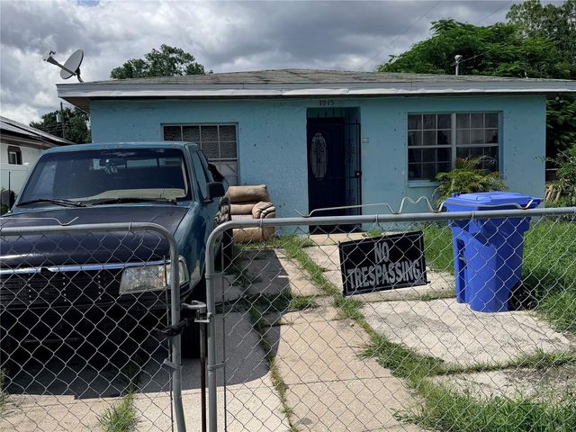 3915 W BROAD STREET, Tampa, FL 33614