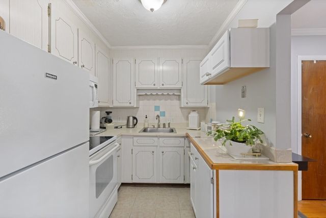 624 Hyde Park Ave D3, Boston, MA 02131