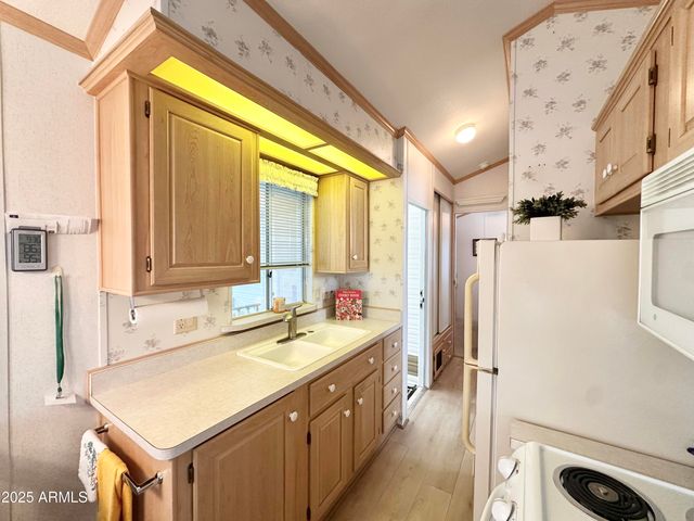 303 S DIAMOND Drive, Apache Junction, AZ 85119