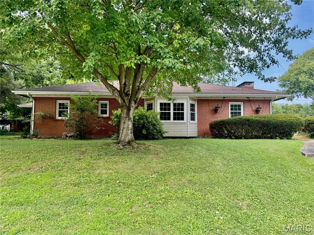 407 Killarney Drive, Greenville, IL 62246