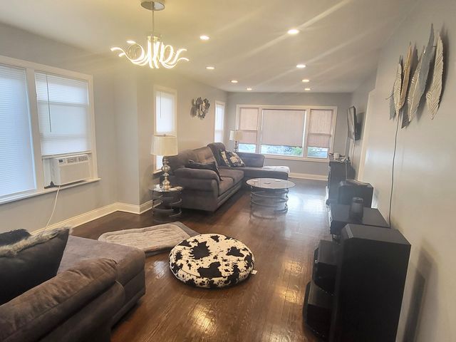 10145 S Perry Avenue, Chicago, IL 60628