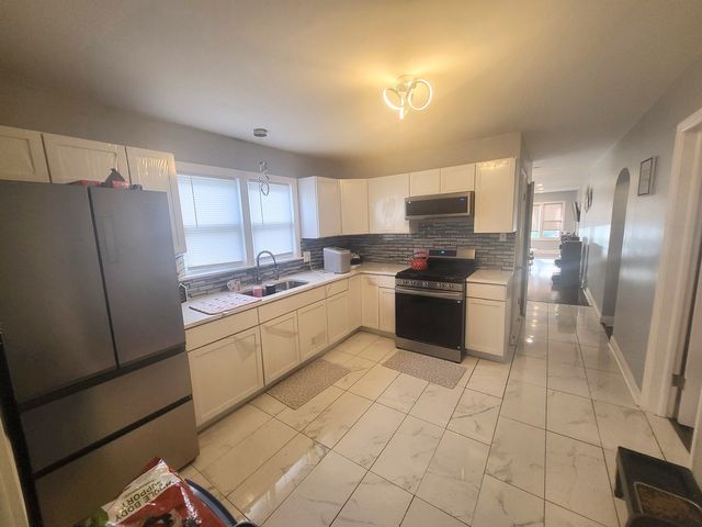 10145 S Perry Avenue, Chicago, IL 60628