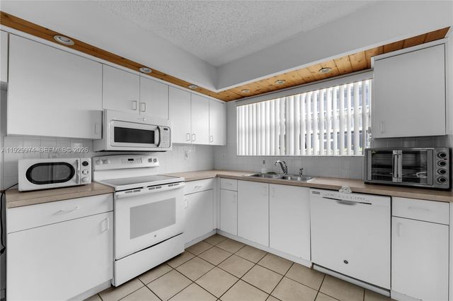 2221 SE 27th Drive 106B, Homestead, FL 33035