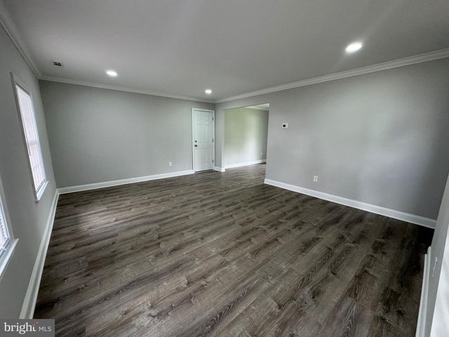 40 TINSEL RD, Levittown, PA 19056