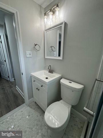40 TINSEL RD, Levittown, PA 19056