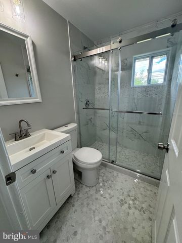 40 TINSEL RD, Levittown, PA 19056