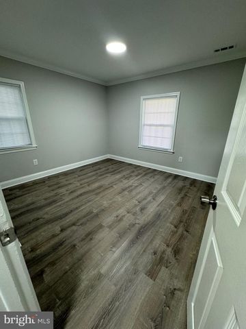 40 TINSEL RD, Levittown, PA 19056