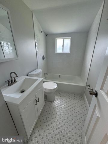 40 TINSEL RD, Levittown, PA 19056