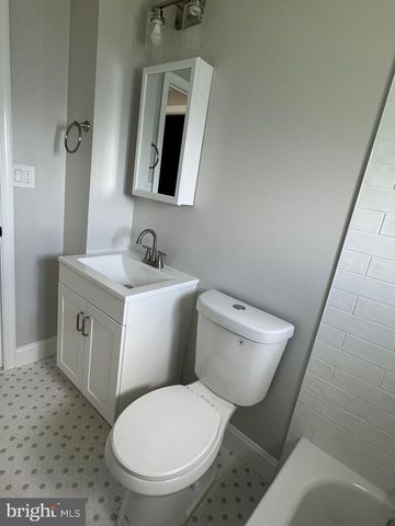 40 TINSEL RD, Levittown, PA 19056