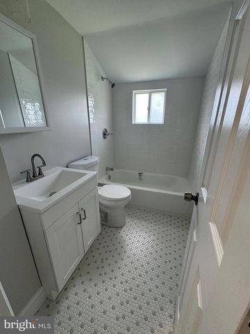 40 TINSEL RD, Levittown, PA 19056