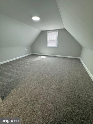 40 TINSEL RD, Levittown, PA 19056