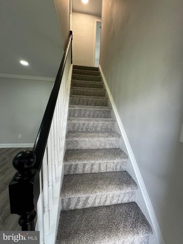 40 TINSEL RD, Levittown, PA 19056