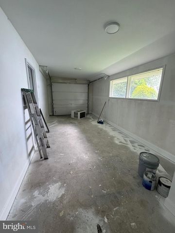40 TINSEL RD, Levittown, PA 19056