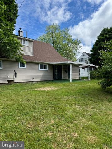 40 TINSEL RD, Levittown, PA 19056