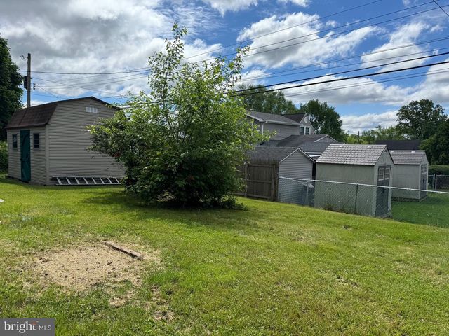 40 TINSEL RD, Levittown, PA 19056