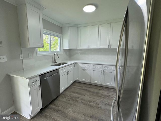 40 TINSEL RD, Levittown, PA 19056