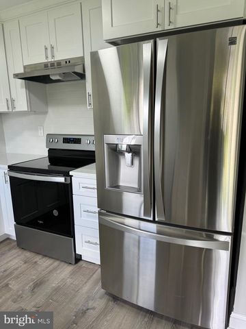 40 TINSEL RD, Levittown, PA 19056