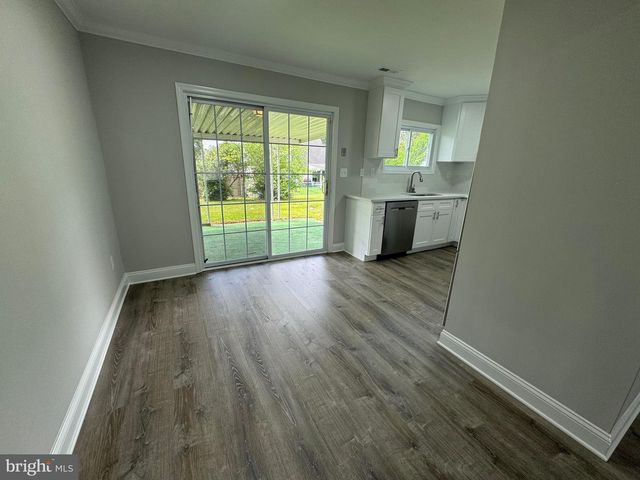 40 TINSEL RD, Levittown, PA 19056