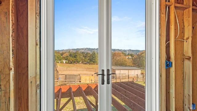 487 Ormsby Ln, Petaluma, CA 94954