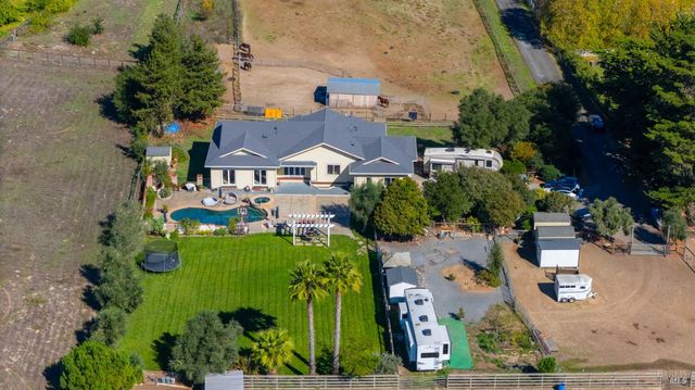 487 Ormsby Ln, Petaluma, CA 94954