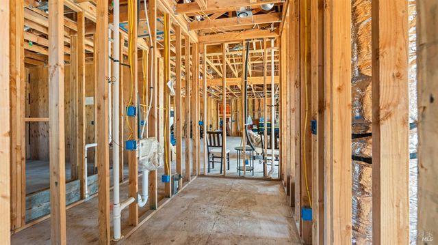 487 Ormsby Ln, Petaluma, CA 94954