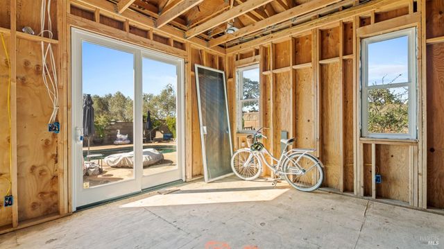 487 Ormsby Ln, Petaluma, CA 94954