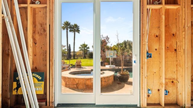 487 Ormsby Ln, Petaluma, CA 94954